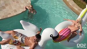 Katy Jayne & Vittoria Dolce's intense Poolside Threesome